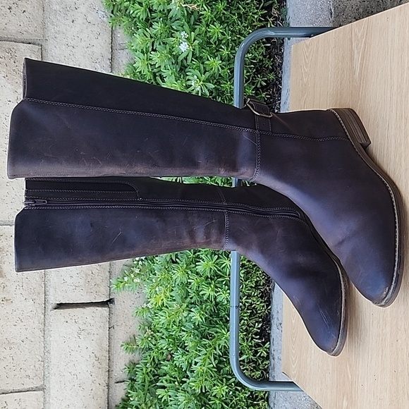 Clarks Women’s Brown Distressed Leather Buckled Boo Size 9.5